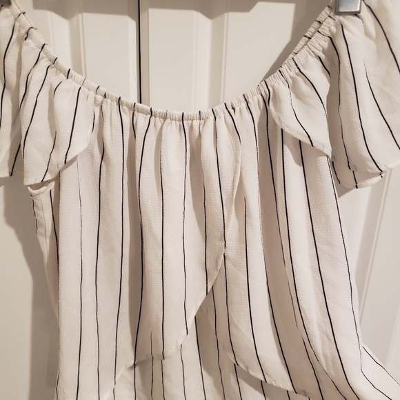 *2 for 15* Forever 21 Contemporary flowy blouse - Picture 3 of 5